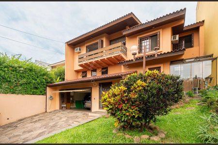 Casa para alugar com 317m², 4 quartos e 4 vagasFachada