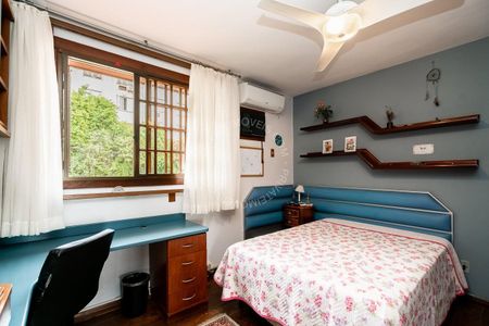 Quarto de casa à venda com 4 quartos, 317m² em Três Figueiras, Porto Alegre