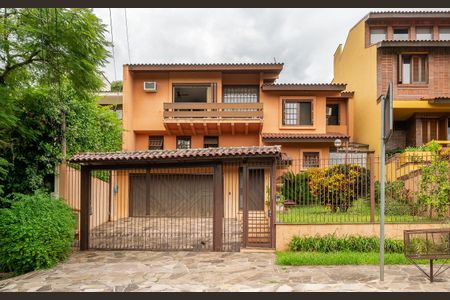 Casa para alugar com 317m², 4 quartos e 4 vagasFachada