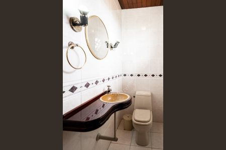 Banheiro de casa à venda com 4 quartos, 317m² em Três Figueiras, Porto Alegre