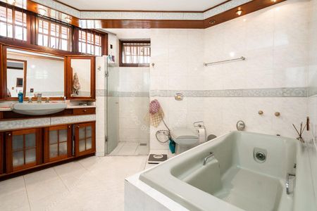 Casa para alugar com 317m², 4 quartos e 4 vagasBanheiro