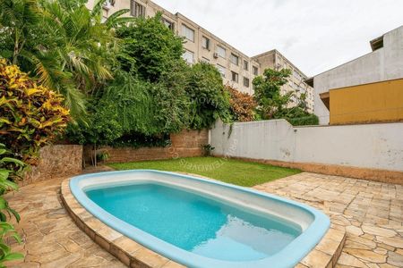 Casa para alugar com 317m², 4 quartos e 4 vagasPiscina