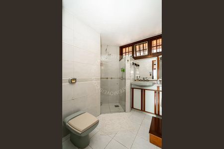 Casa para alugar com 317m², 4 quartos e 4 vagasBanheiro