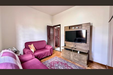 Casa à venda com 250m², 3 quartos e 1 vaga