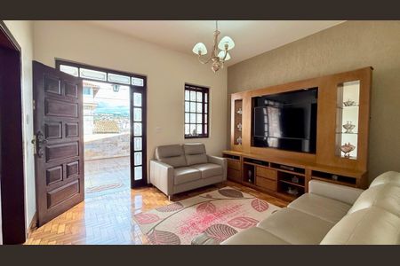 Casa à venda com 250m², 3 quartos e 1 vaga