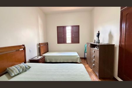 Casa à venda com 250m², 3 quartos e 1 vaga