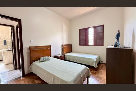 Casa à venda com 250m², 3 quartos e 1 vaga