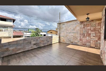 Casa à venda com 250m², 3 quartos e 1 vaga