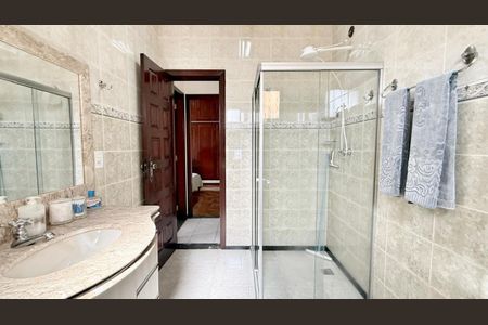 Casa à venda com 250m², 3 quartos e 1 vaga