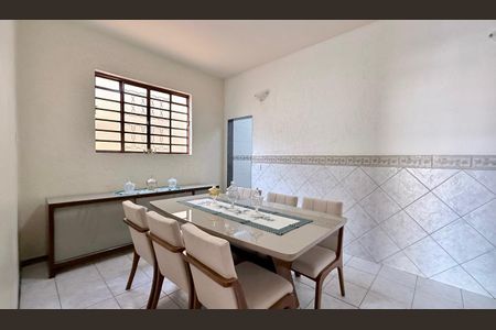 Casa à venda com 250m², 3 quartos e 1 vaga