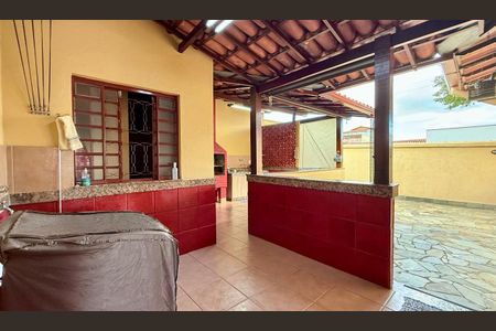 Casa à venda com 250m², 3 quartos e 1 vaga