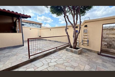 Casa à venda com 250m², 3 quartos e 1 vaga