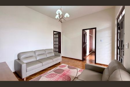 Casa à venda com 250m², 3 quartos e 1 vaga