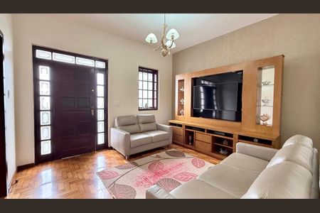 Casa à venda com 250m², 3 quartos e 1 vaga