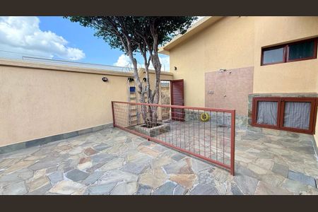 Casa à venda com 250m², 3 quartos e 1 vaga