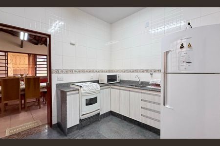 Casa à venda com 250m², 3 quartos e 1 vaga