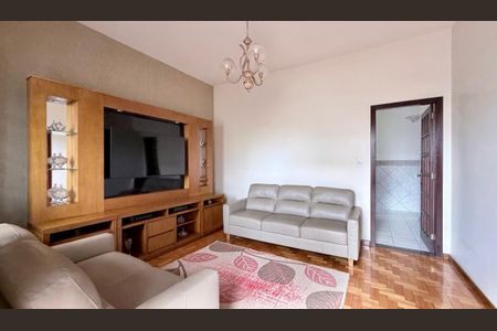 Casa à venda com 250m², 3 quartos e 1 vaga