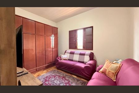 Casa à venda com 250m², 3 quartos e 1 vaga