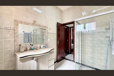 Casa à venda com 250m², 3 quartos e 1 vaga