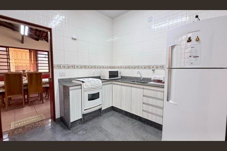 Casa à venda com 250m², 3 quartos e 1 vaga