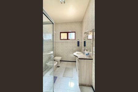 Casa à venda com 250m², 3 quartos e 1 vaga