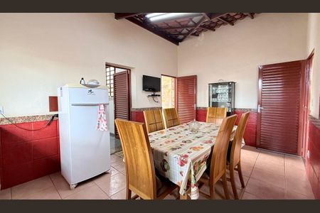 Casa à venda com 250m², 3 quartos e 1 vaga