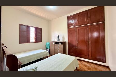 Casa à venda com 250m², 3 quartos e 1 vaga