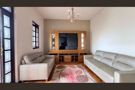 Casa à venda com 250m², 3 quartos e 1 vaga