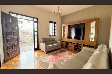Casa à venda com 250m², 3 quartos e 1 vaga