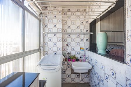 Apartamento à venda com 108m², 2 quartos e 1 vagaÁrea de Serviço