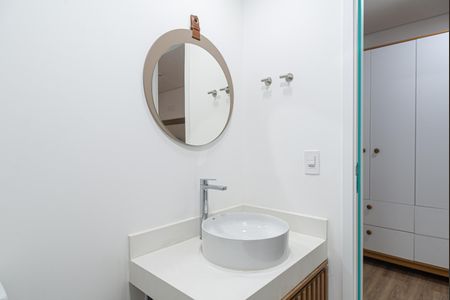 Banheiro de kitnet/studio para alugar com 1 quarto, 28m² em Bela Vista, São Paulo