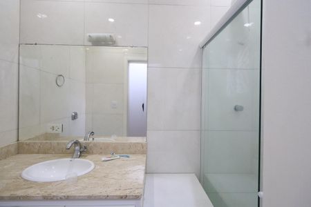 Casa à venda com 144m², 3 quartos e 2 vagasBanheiro da Suíte 1
