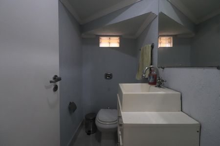 Casa à venda com 144m², 3 quartos e 2 vagasLavabo