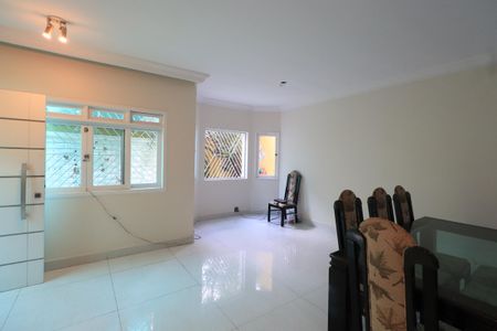 Casa à venda com 144m², 3 quartos e 2 vagasSala