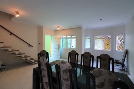 Casa à venda com 144m², 3 quartos e 2 vagasSala