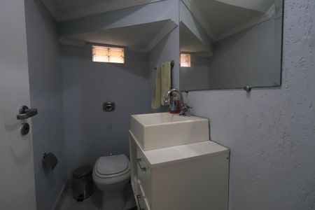 Casa à venda com 144m², 3 quartos e 2 vagasLavabo