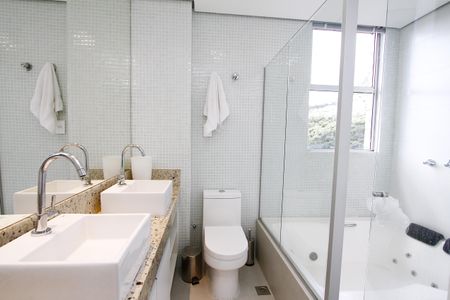 Apartamento à venda com 120m², 3 quartos e 3 vagasBanheiro do Quarto 3
