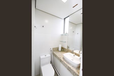 Apartamento à venda com 120m², 3 quartos e 3 vagasBanheiro do Quarto 2