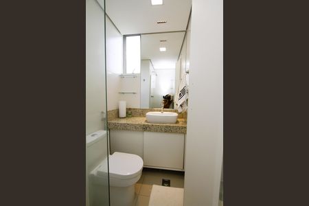 Apartamento à venda com 120m², 3 quartos e 3 vagasBanheiro do Quarto 2