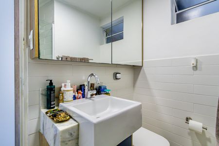 Apartamento à venda com 85m², 2 quartos e 1 vagaSuite - Banheiro