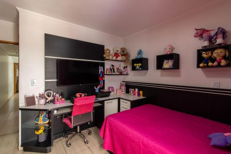 Casa à venda com 165m², 3 quartos e 2 vagasSuíte 2