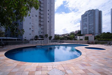 Apartamento à venda com 82m², 2 quartos e 2 vagasÁrea comum - Piscina