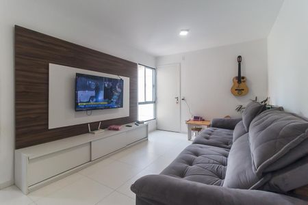 Sala de apartamento para alugar com 2 quartos, 45m² em Jardim Marica, Mogi das Cruzes