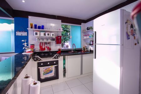 Casa para alugar com 60m², 2 quartos e 2 vagasCozinha