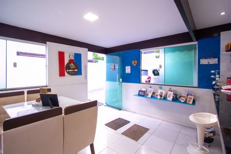 Casa para alugar com 60m², 2 quartos e 2 vagasSala