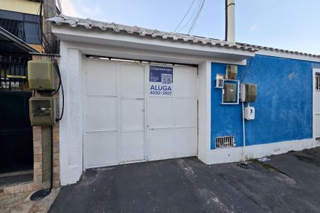 Casa para alugar com 60m², 2 quartos e 2 vagasFachada + placa