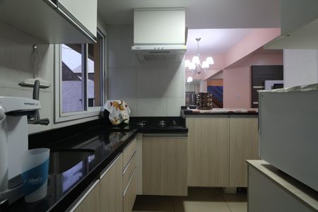 Casa de condomínio à venda com 134m², 3 quartos e 2 vagasCozinha - Armários