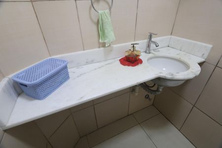 Casa de condomínio à venda com 134m², 3 quartos e 2 vagasLavabo