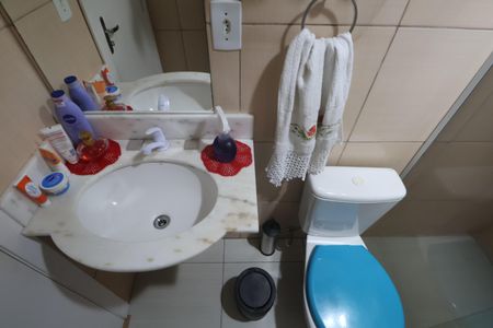 Casa de condomínio à venda com 134m², 3 quartos e 2 vagasBanheiro suíte