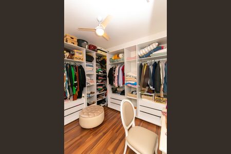 Casa à venda com 300m², 5 quartos e 4 vagasSuíte 2 - Closet 
